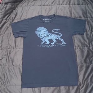 lion tee